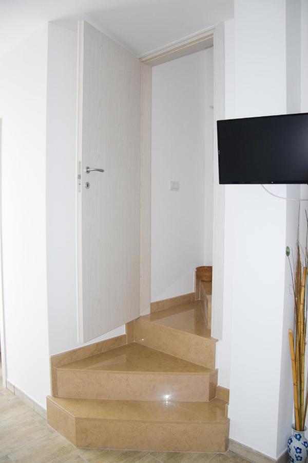 Casa Rodolovich Locazione Breve Apartment Полиняно а Маре Екстериор снимка